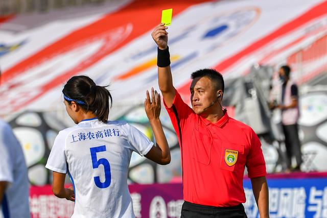 天后伴侣😍德保罗未婚妻29岁生日，两人甜蜜自拍，梅西出席派对